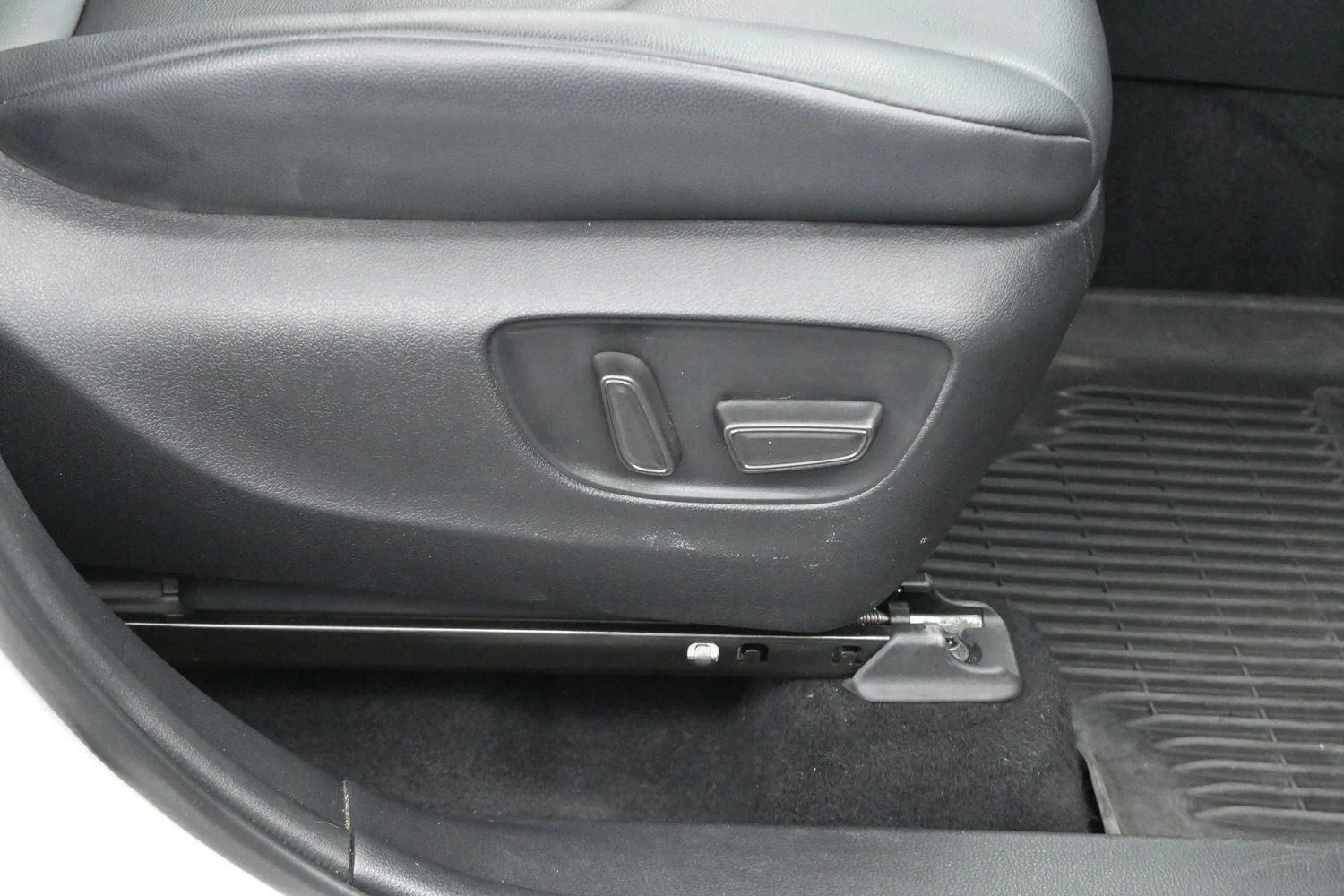 Used 2022 Wind Chill Pearl Toyota XLE image 35