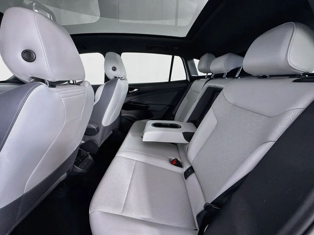 Used 2021 White Volkswagen Pro S image 25