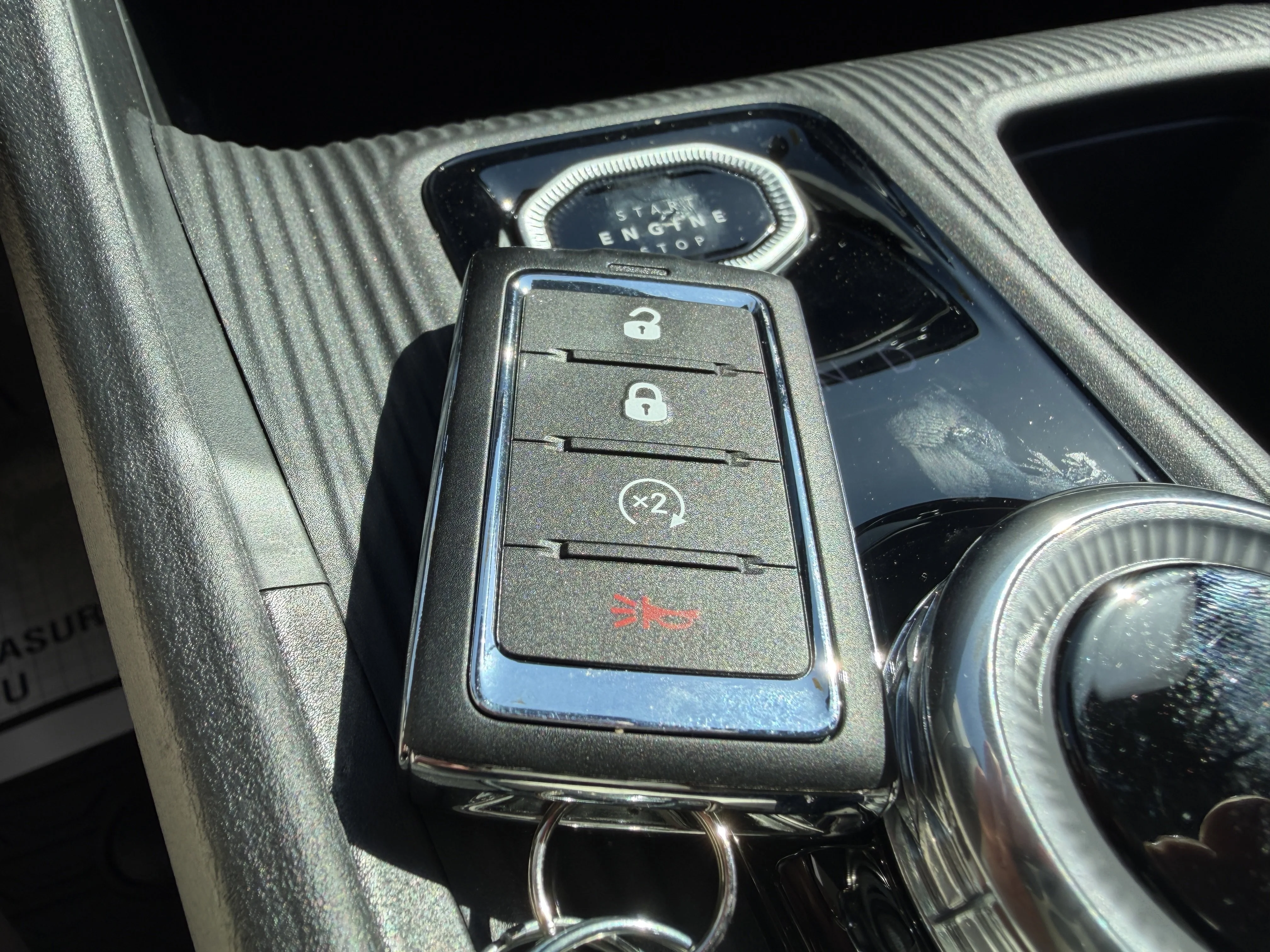 New 2026 Diamond Black Crystal Pearlcoat Jeep Laredo image 43