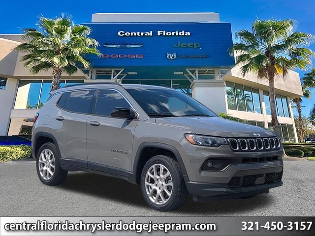 2023 Jeep Compass Latitude Lux 4X4's photo