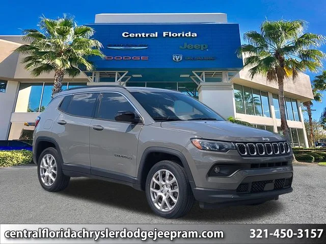 2023 Jeep Compass Latitude Lux 4X4's photo