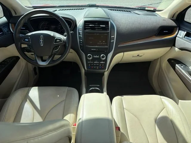 Used 2015 Red Lincoln Base image 11
