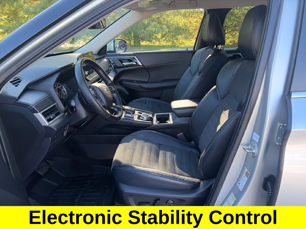 Used 2022 Silver Mitsubishi SE image 9