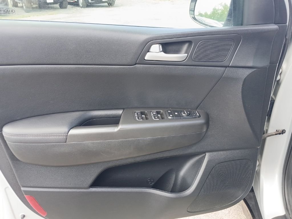Used 2020 Silver Kia S image 23