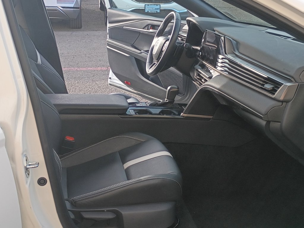 Used 2025 White Toyota SE image 19