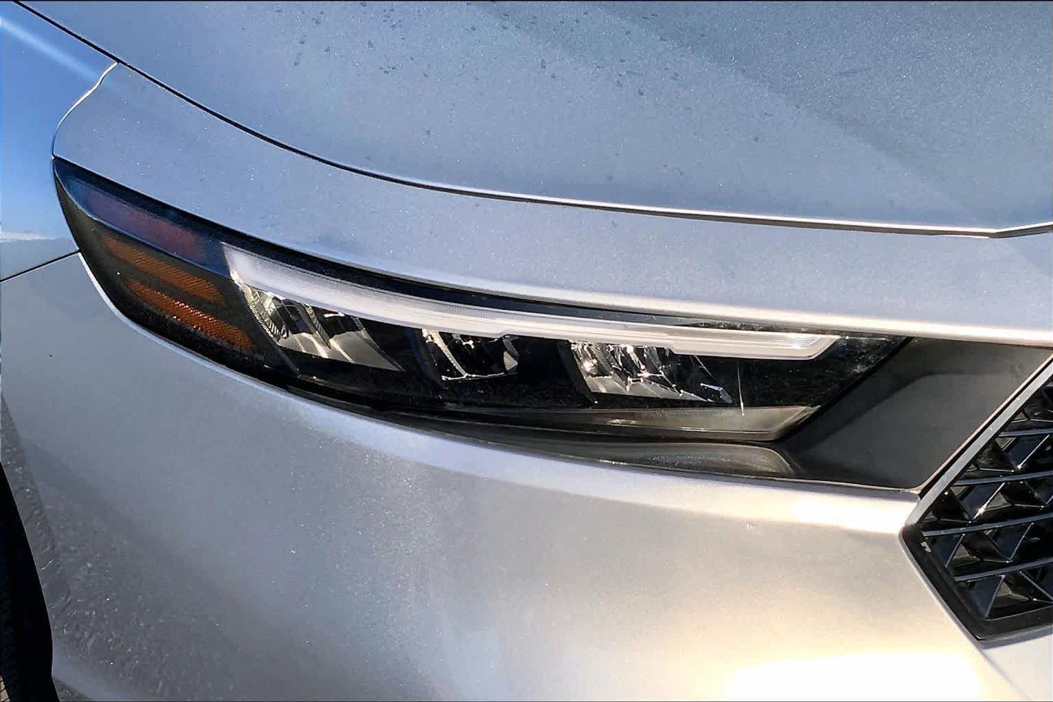 Used 2025 Solar Silver Metallic Honda SE image 26