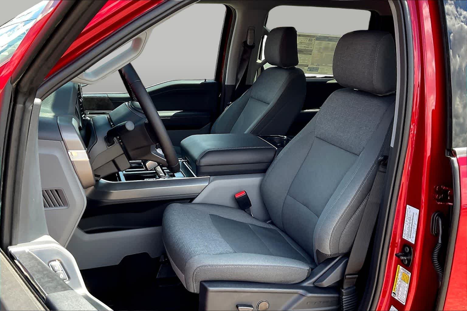 New 2025 Rapid Red Metallic Tinted Clearcoat Ford XLT image 9