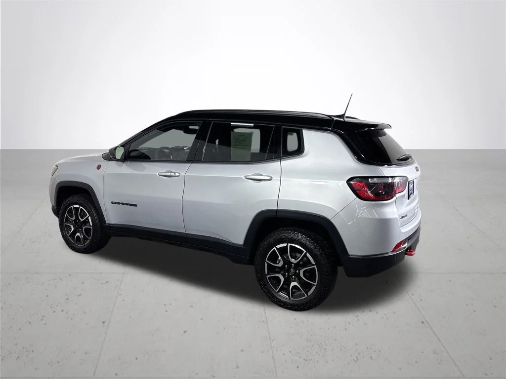 Used 2024 Silver Jeep Trailhawk image 8