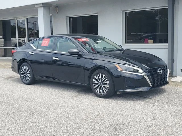 2025 Nissan Altima SV - Photo 32