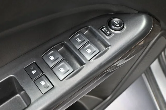Used 2018 Gray GMC SLT image 21