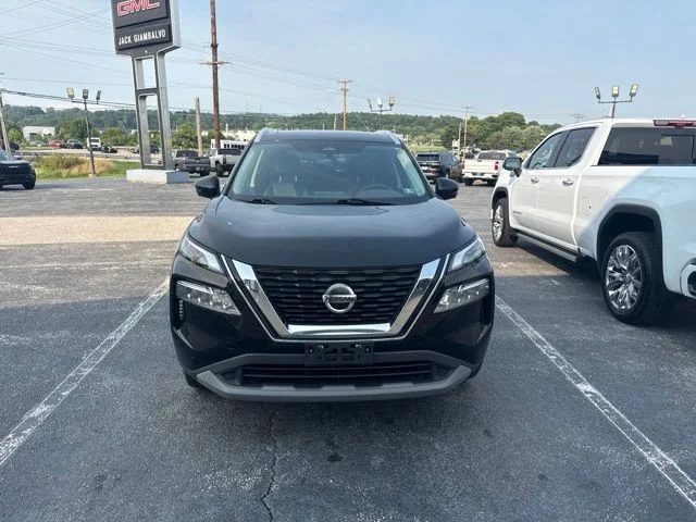 Used 2021 Black Nissan SV image 2