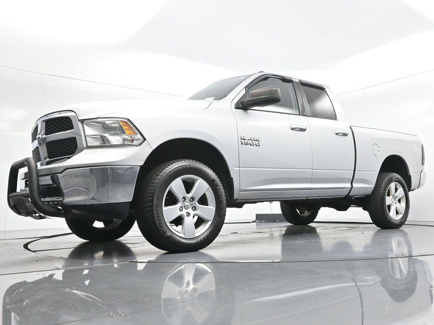 Used 2015 Bright Silver Metallic Clearcoat Ram SLT image 40