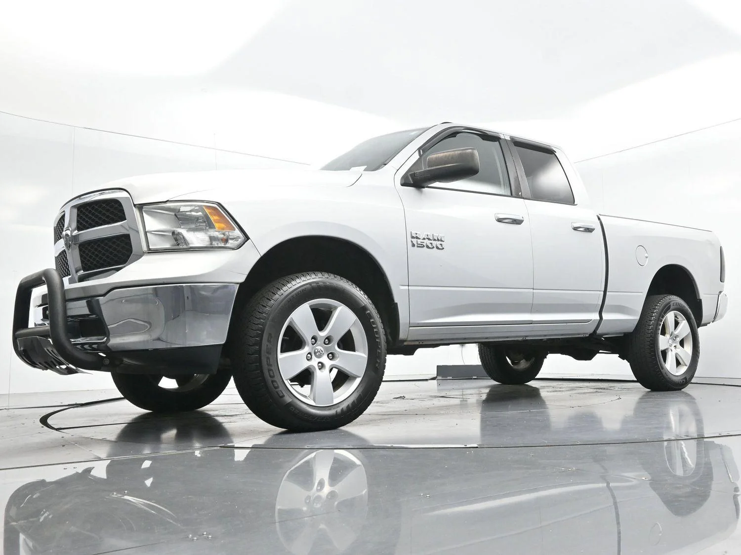 Used 2015 Bright Silver Metallic Clearcoat Ram SLT image 40