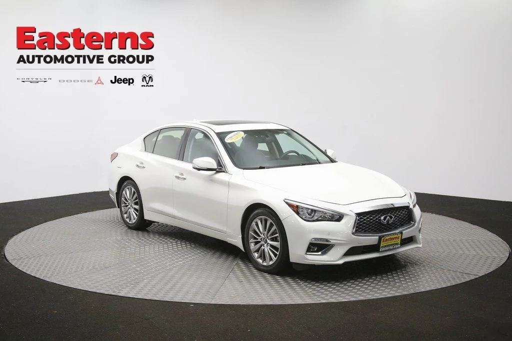 Used 2023 White INFINITI LUXE image 53
