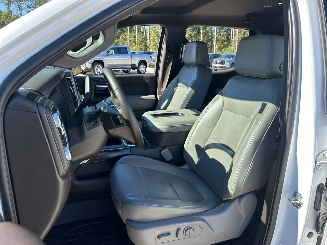 Used 2020 WHITE FROST TRICOAT GMC SLT image 18