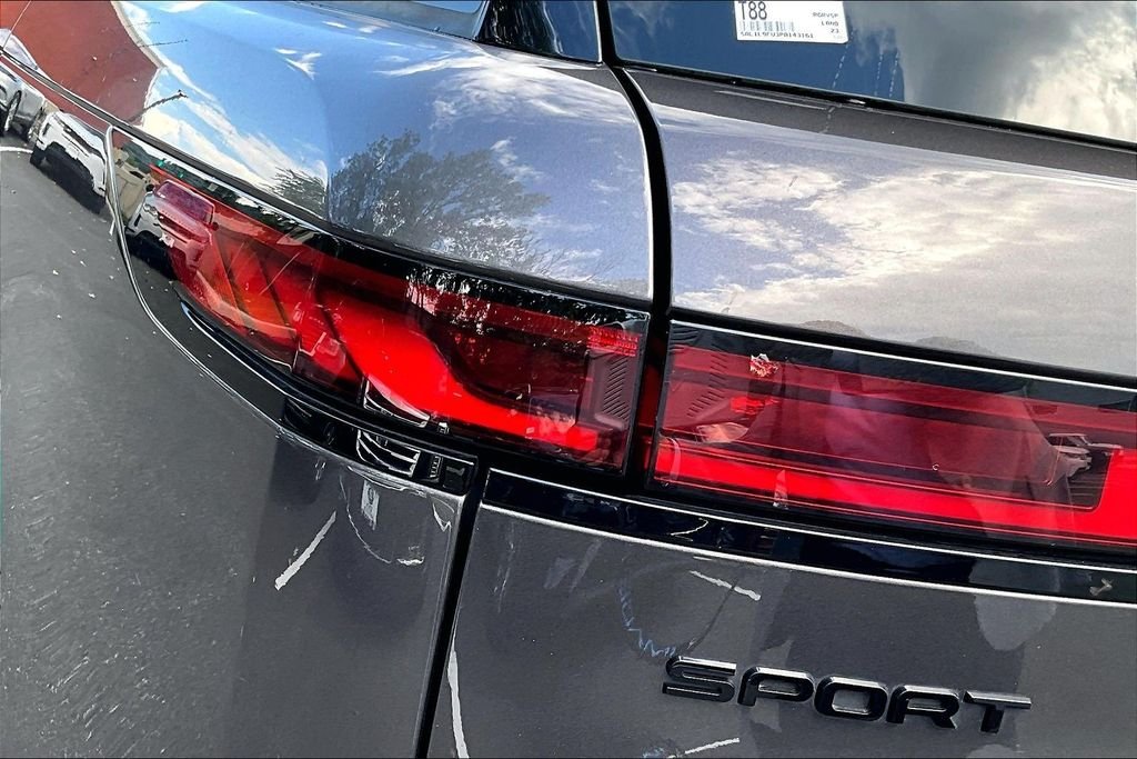 Used 2023  Land Rover SE Dynamic image 33