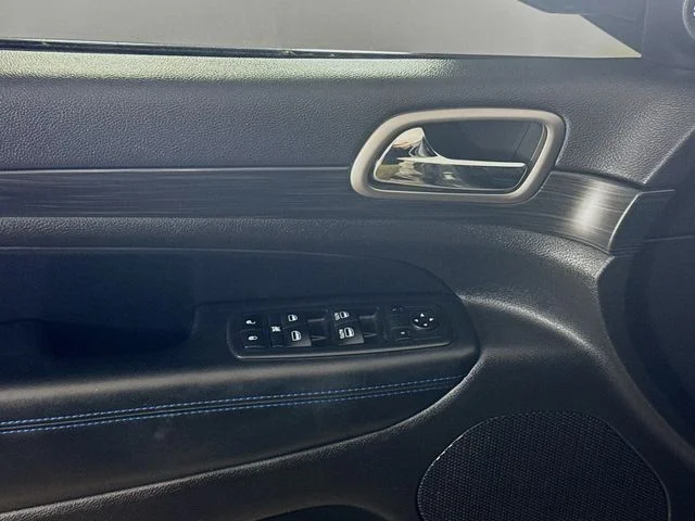 Used 2020 Gray Jeep Laredo image 17
