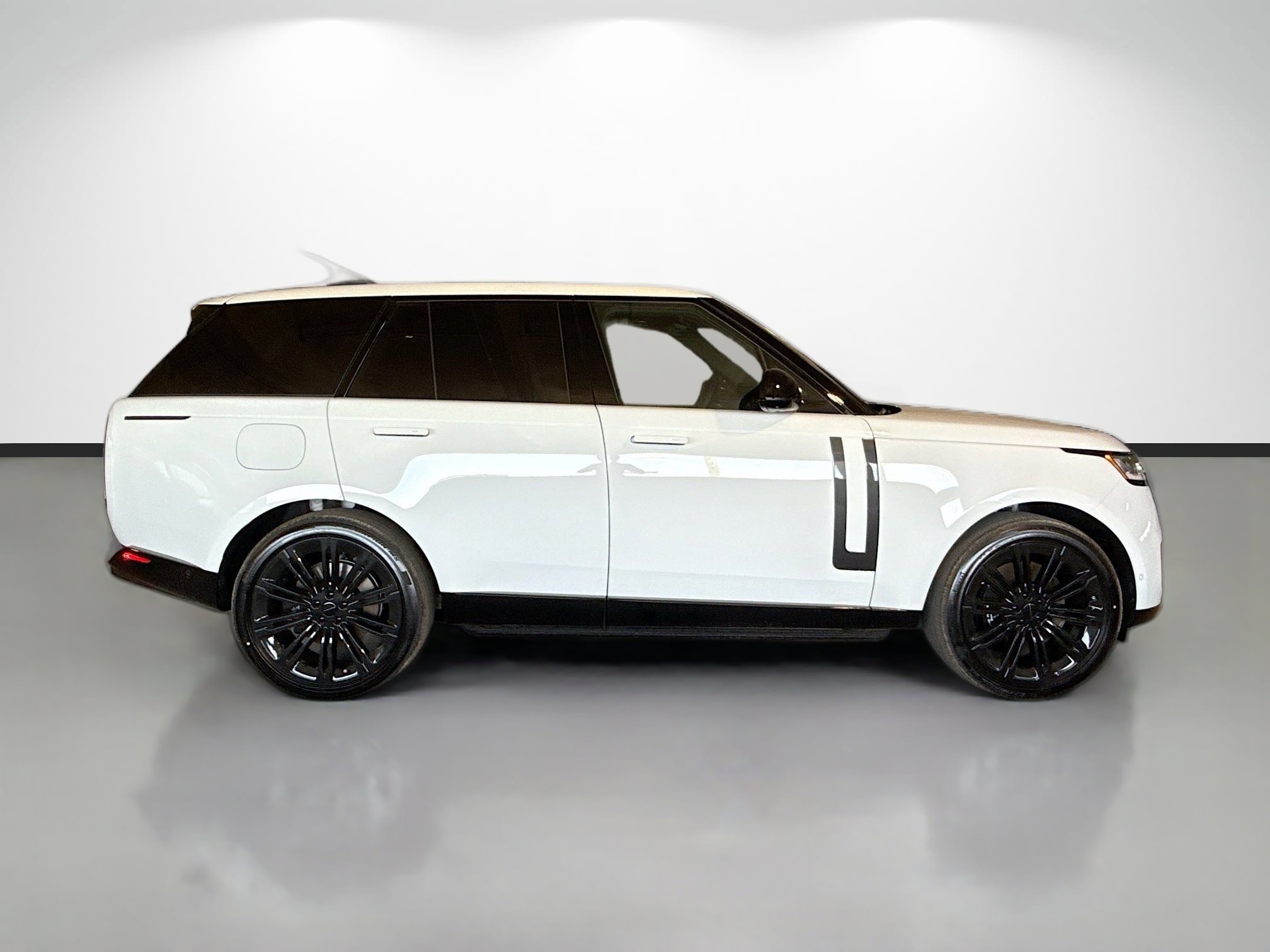 New 2026 Fuji White Land Rover SE image 6