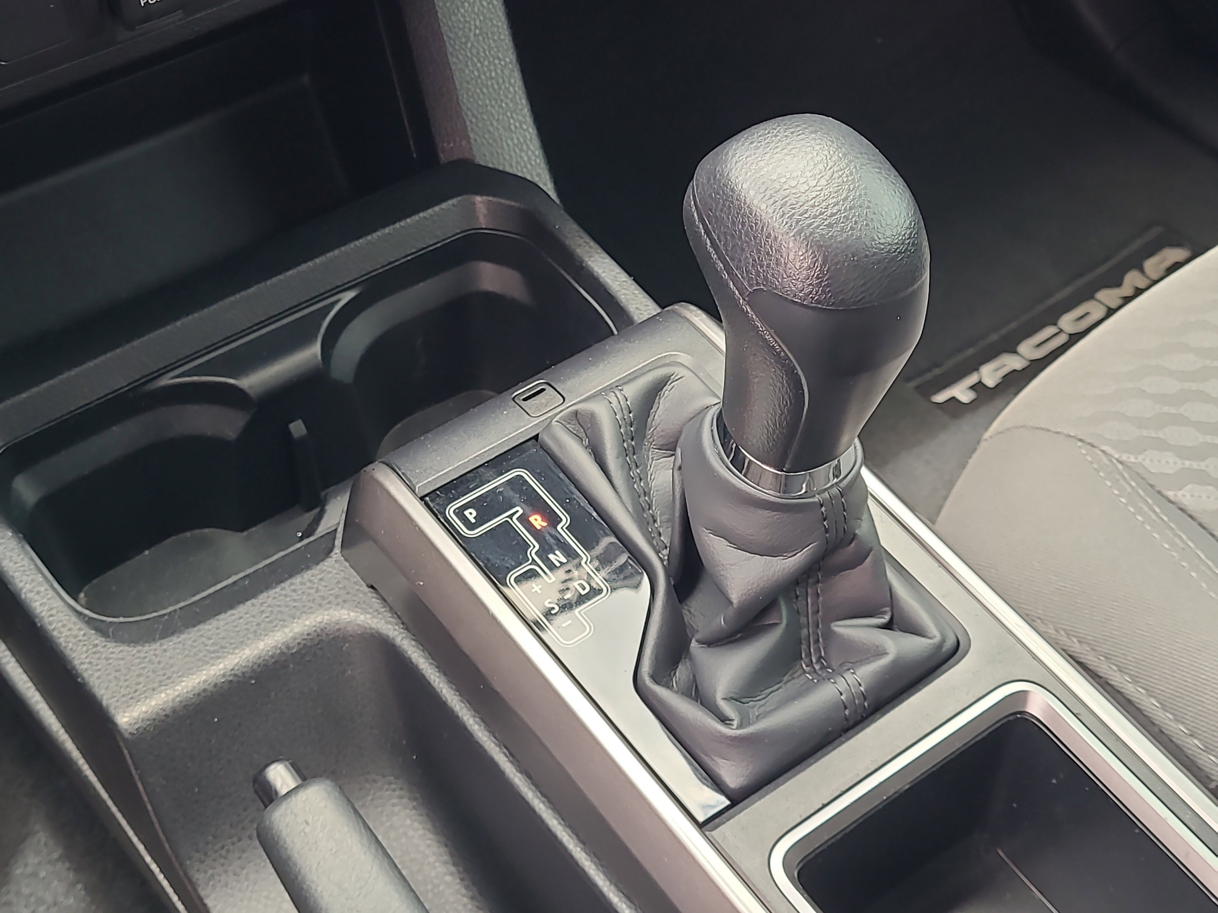 Used 2023  Toyota  image 25