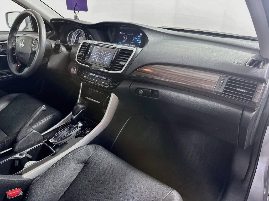 Used 2016 Silver Honda EX-L image 37