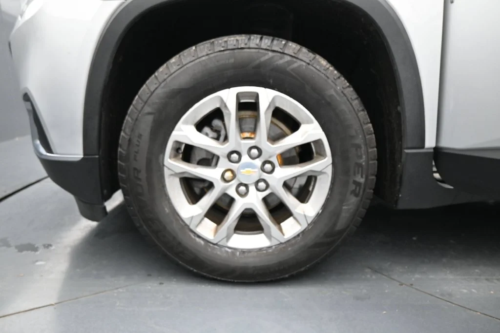Used 2019 Silver Chevrolet 3LT image 29