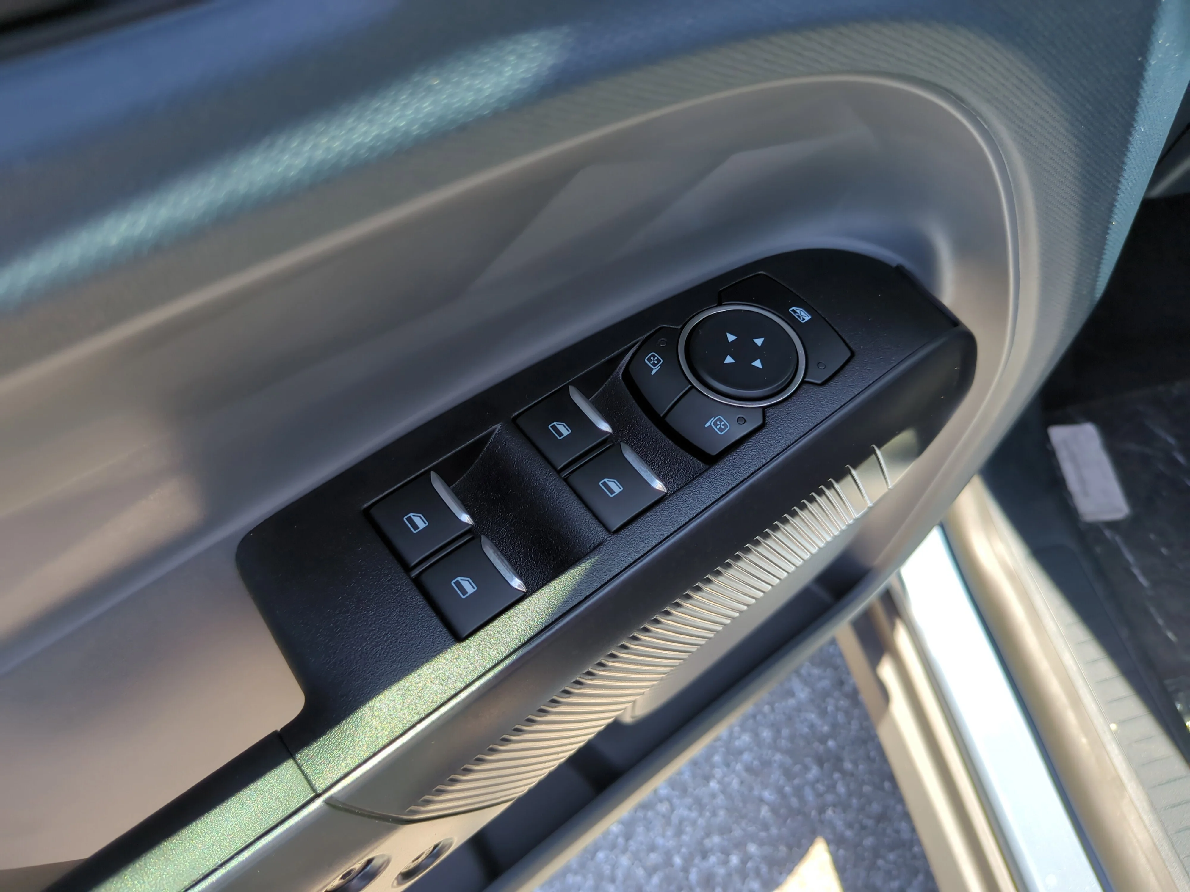 New 2025 Azure Gray Metallic Tri-Coat Ford XLT image 14