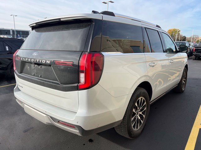 Used 2025 Silver Ford Platinum image 2