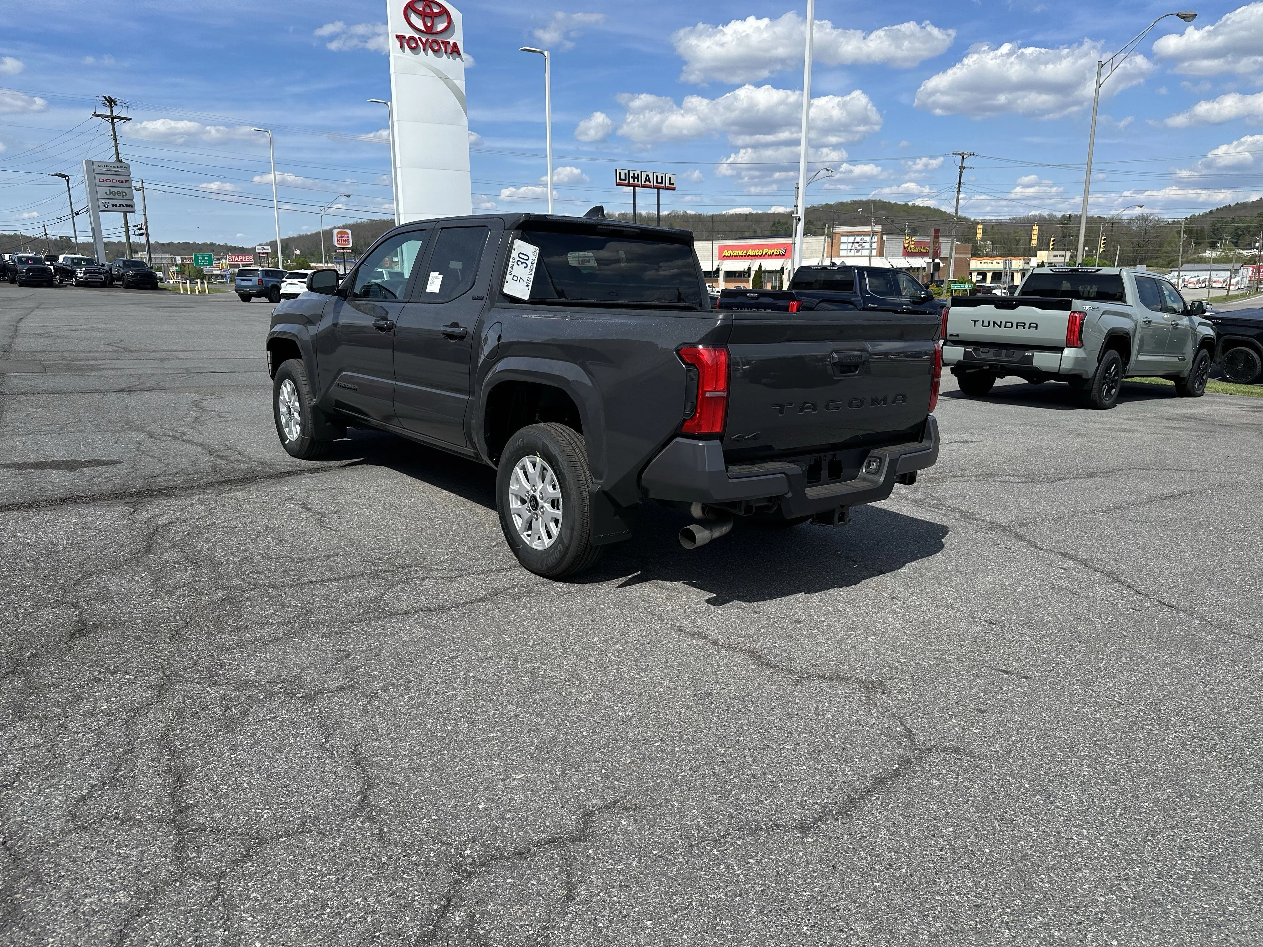 2026 Toyota Tacoma SR5 - Photo 6