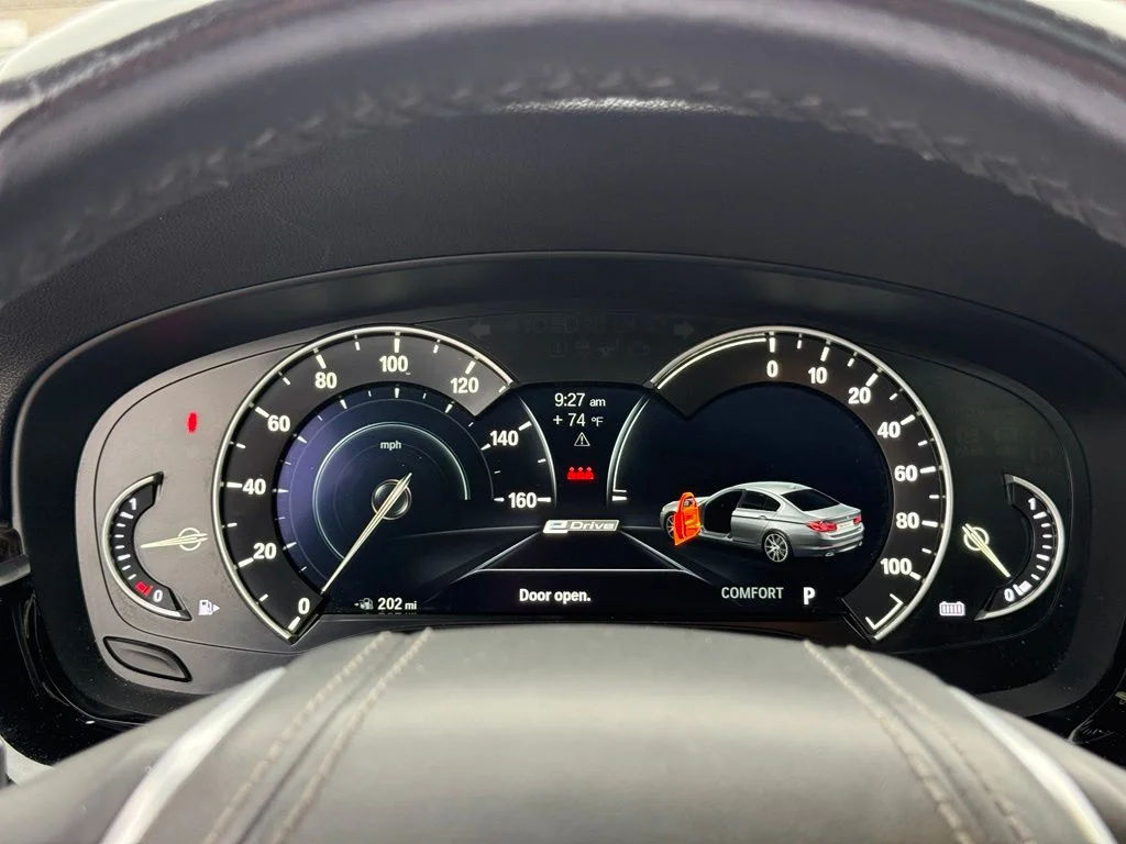 Used 2018 White BMW 530e iPerformance image 17