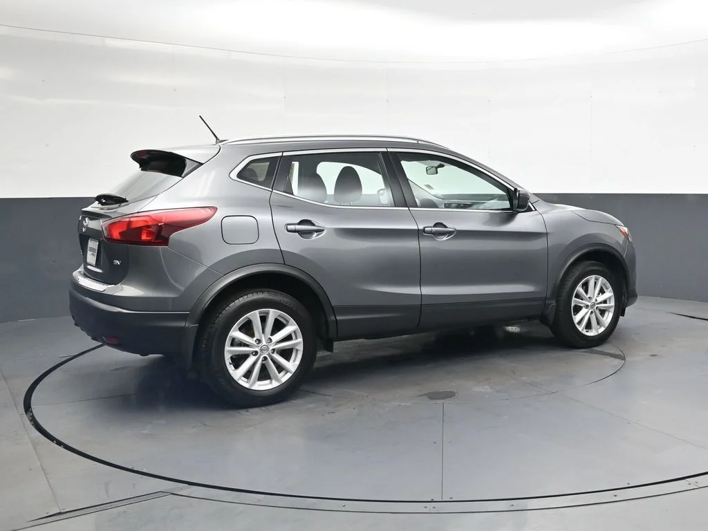 Used 2017 Gray Nissan SV image 7