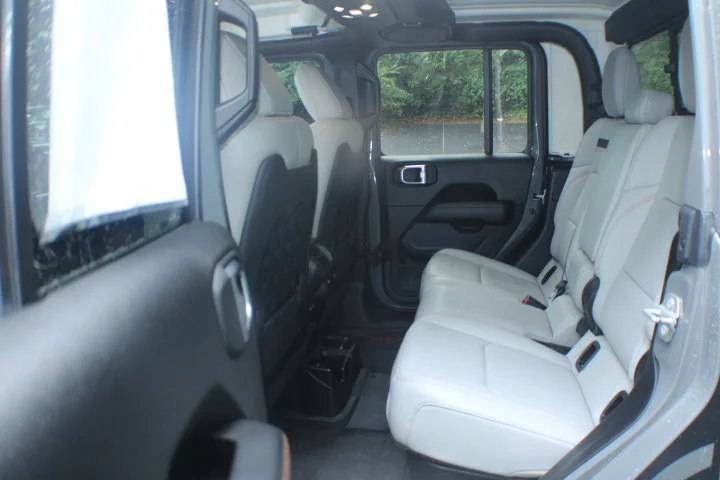 Used 2020 Sting-Gray Clearcoat Jeep Mojave image 14