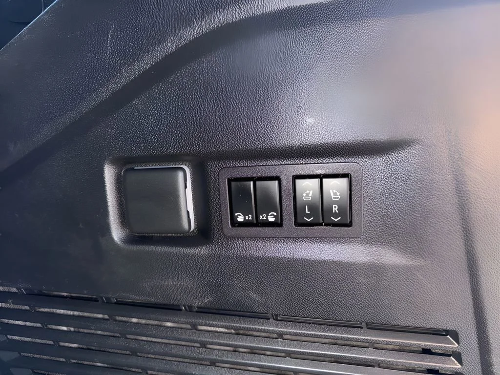 Used 2024 Black Chevrolet Premier image 33
