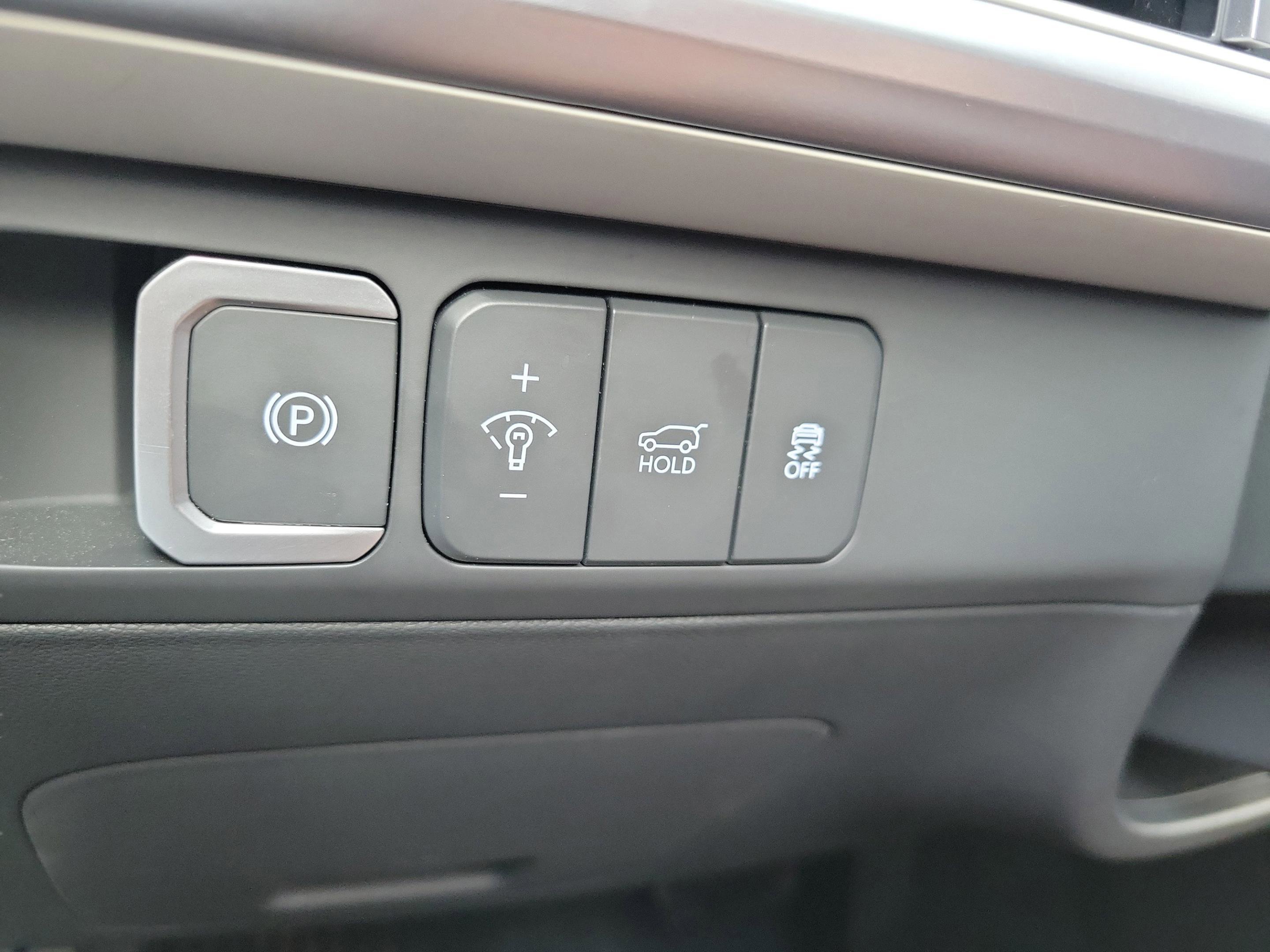 Used 2026 Shimmering Silver Hyundai SEL image 32