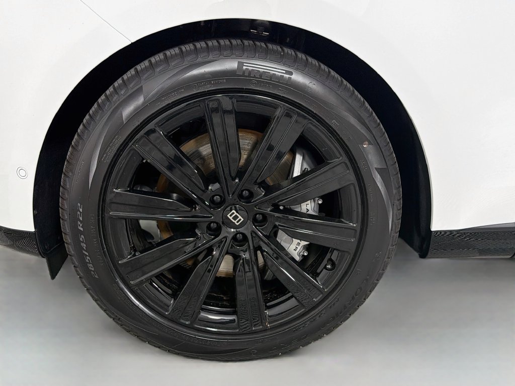 New 2027 Fuji White Land Rover SE image 34
