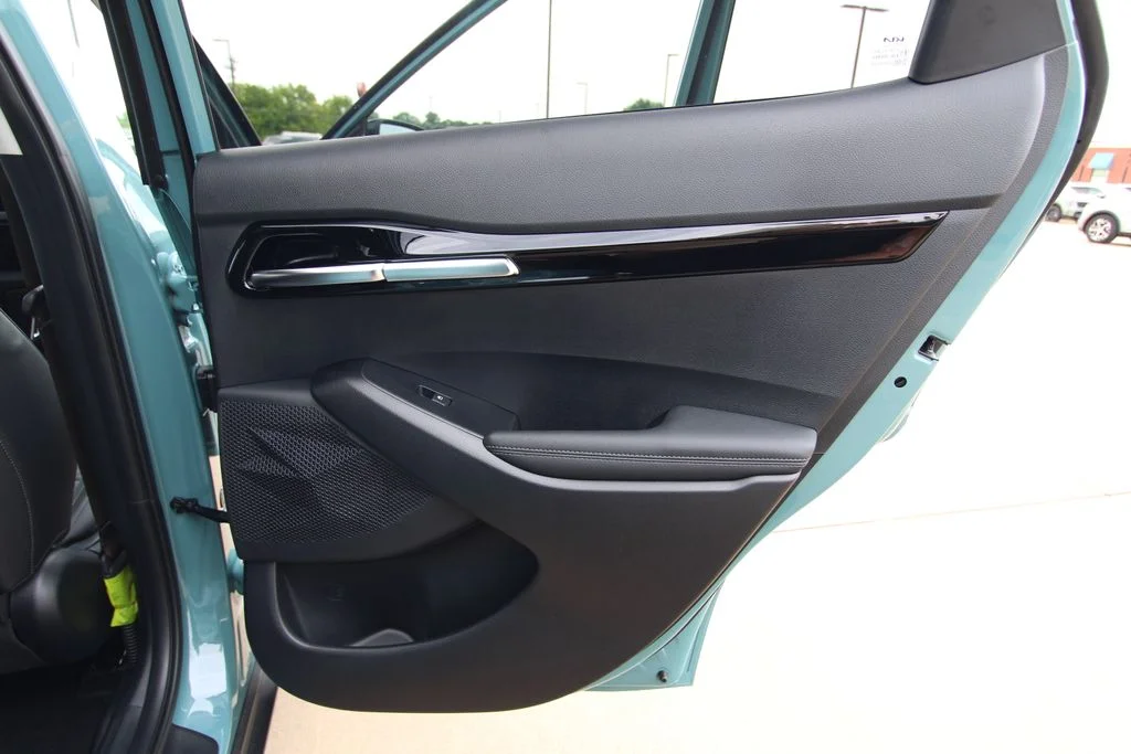 New 2026 Pluton Blue / Black Roof Kia S image 40