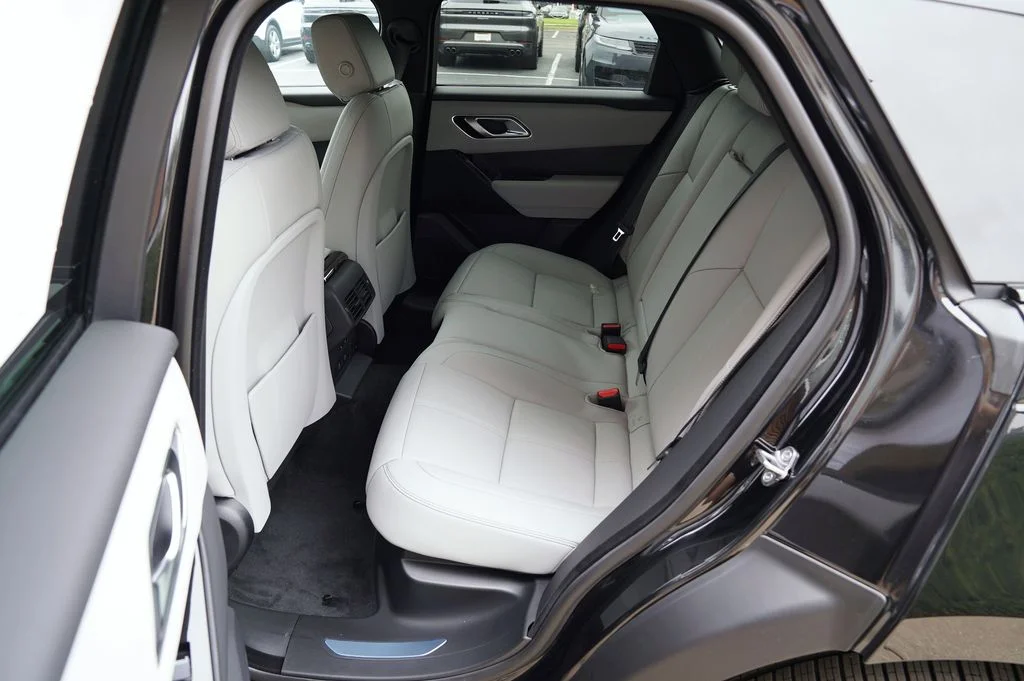 New 2026 Santorini Black Land Rover Belgravia Edition image 33