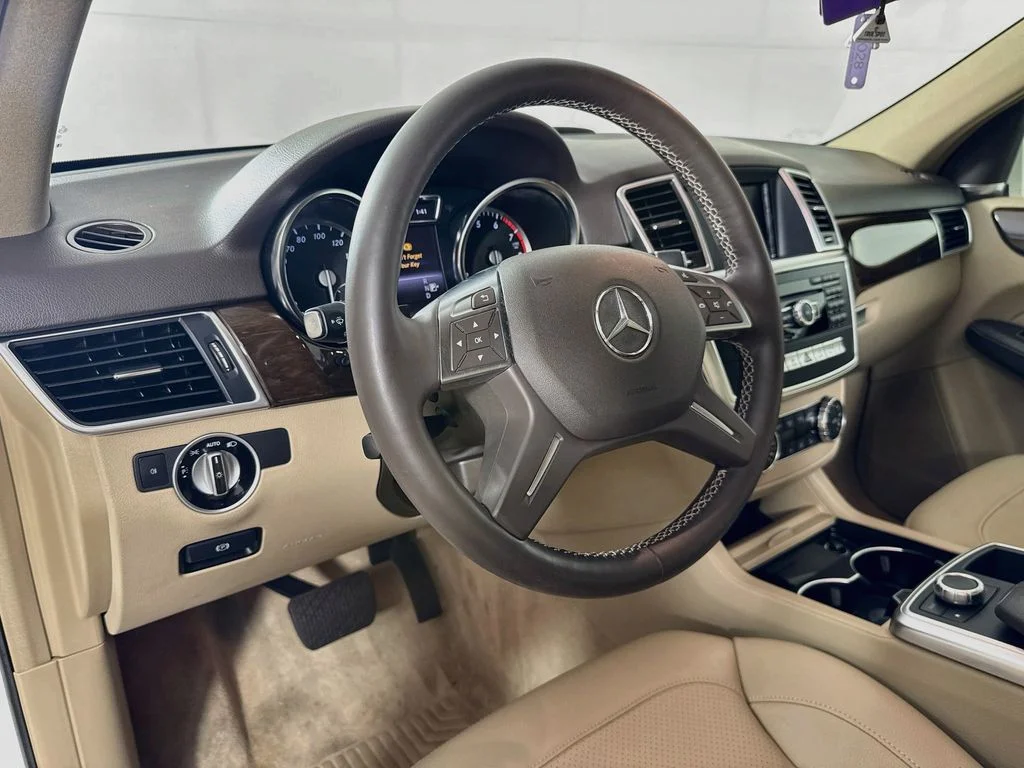 Used 2015 White Mercedes-Benz ML 350 image 9