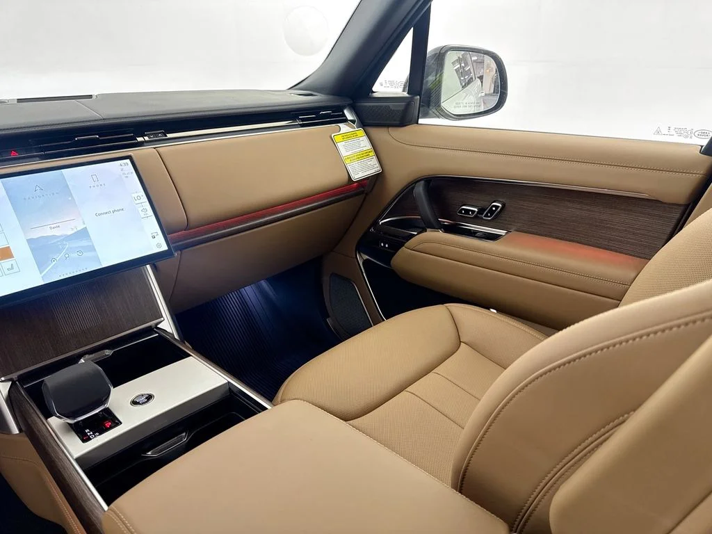 New 2026 Ostuni Pearl White Land Rover Autobiography image 24
