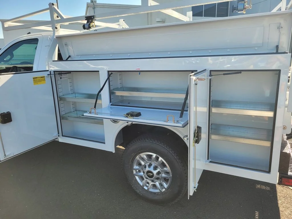 New 2026 Summit White Chevrolet WT image 9