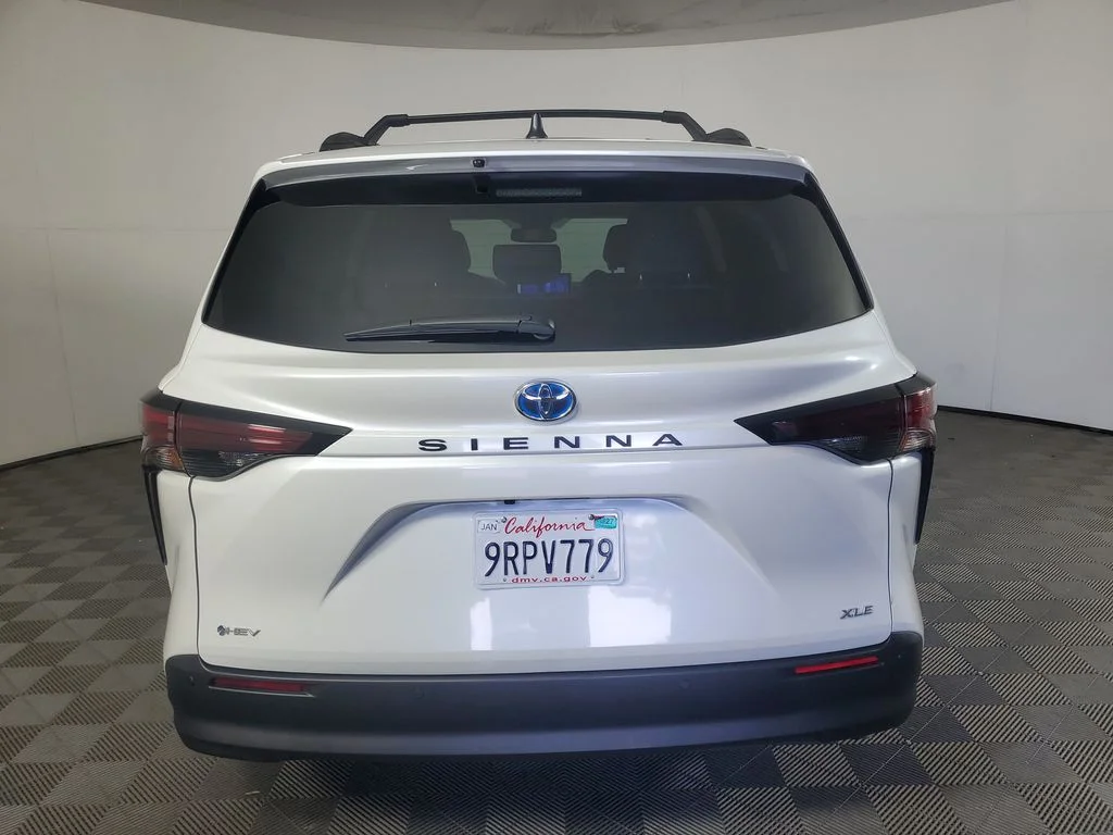 2025 Toyota Sienna XLE - Photo 5