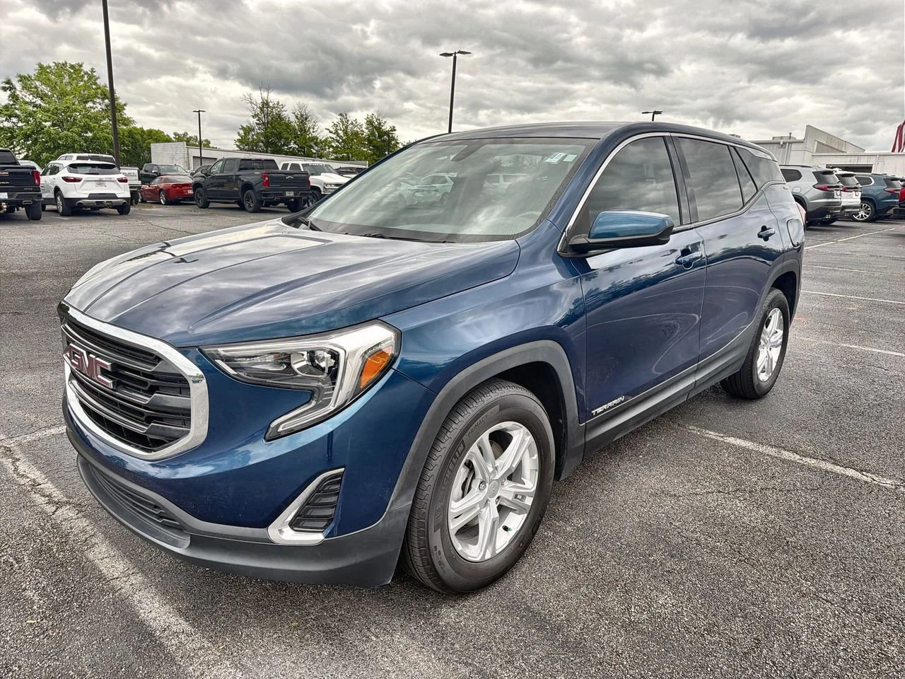 Used 2019 BLUE EMERALD METALLIC GMC SLE image 4