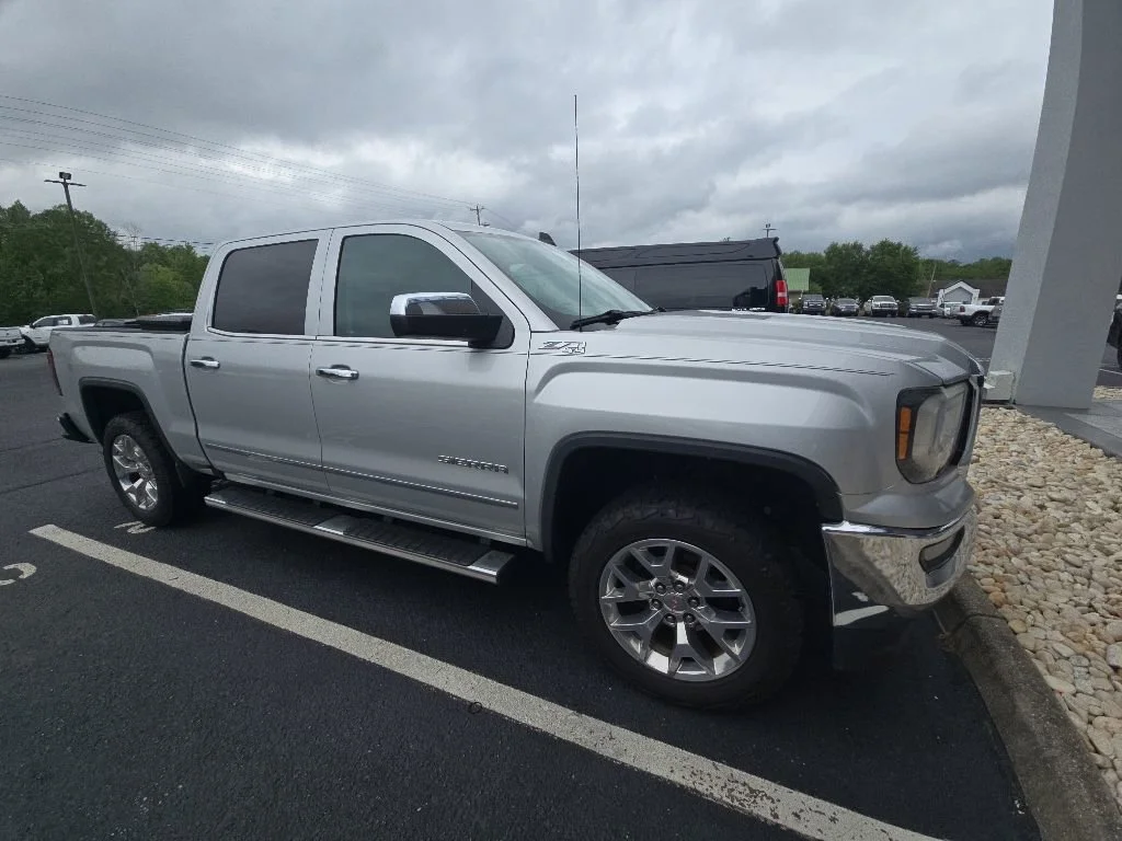 Used 2017 QUICKSILVER METALLIC GMC SLT image 10