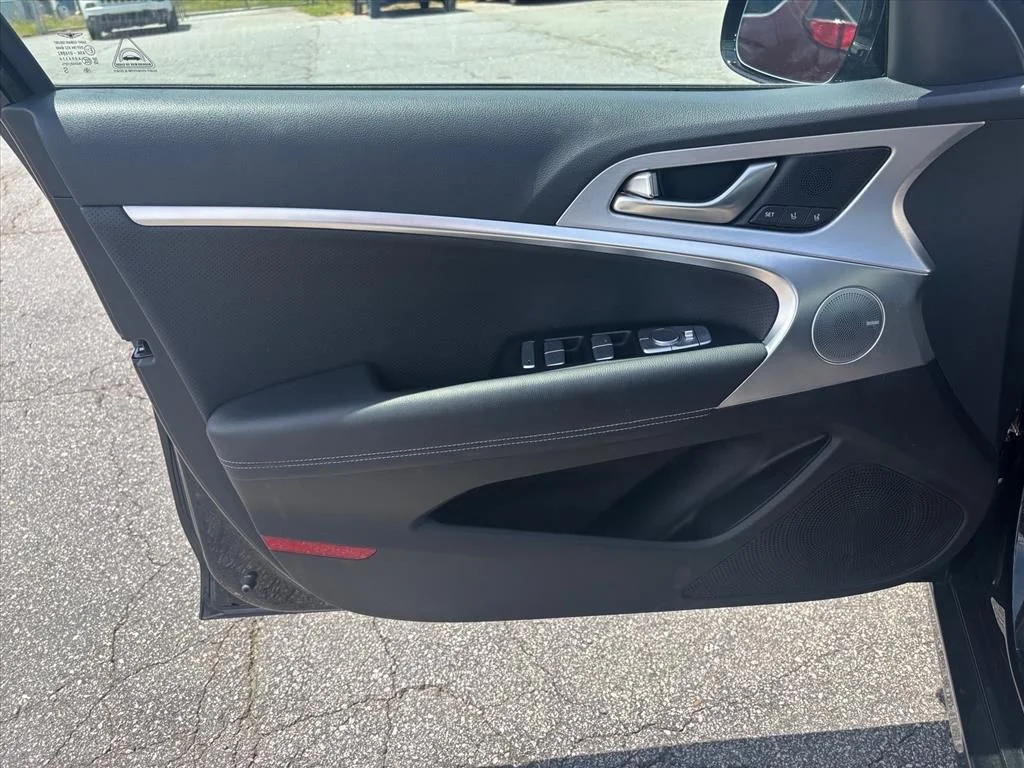 Used 2021 Black Genesis 2.0T image 11