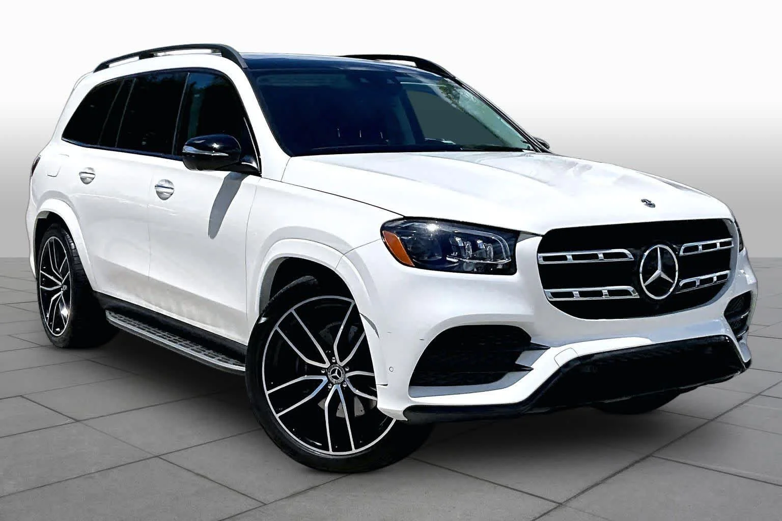 Used 2022 MANUFAKTUR Diamond White Bright Mercedes-Benz GLS 450 image 3