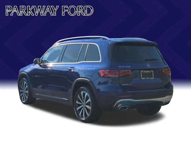 Used 2023  Mercedes-Benz GLB 250 image 3