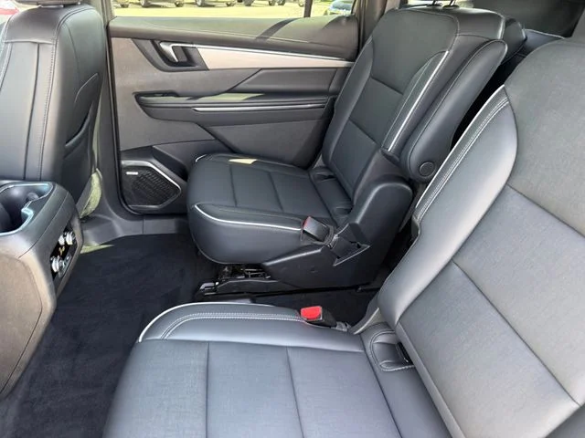 Used 2025 Summit White Buick Preferred image 29