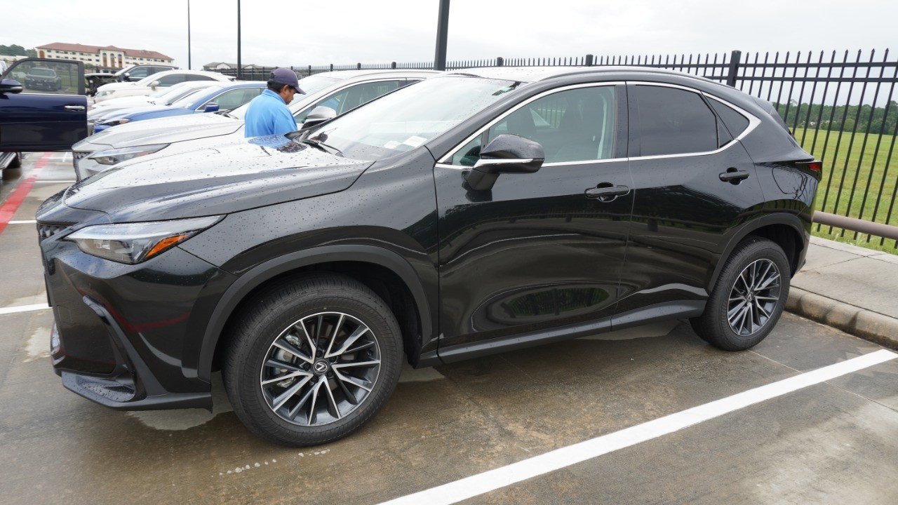 Used 2025 Black Lexus NX 250 Premium image 4