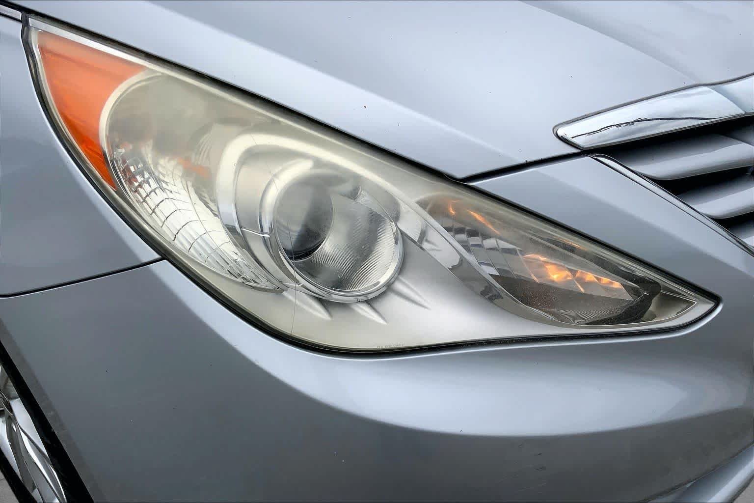 Used 2012 Radiant Silver Hyundai GLS image 26