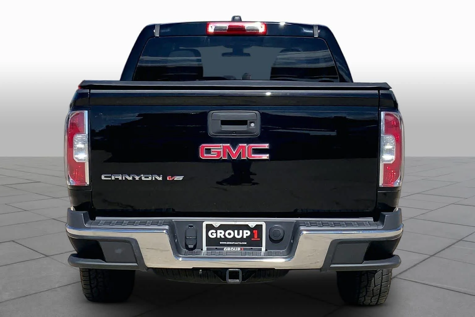 Used 2018 ONYX BLACK GMC 2WD image 5