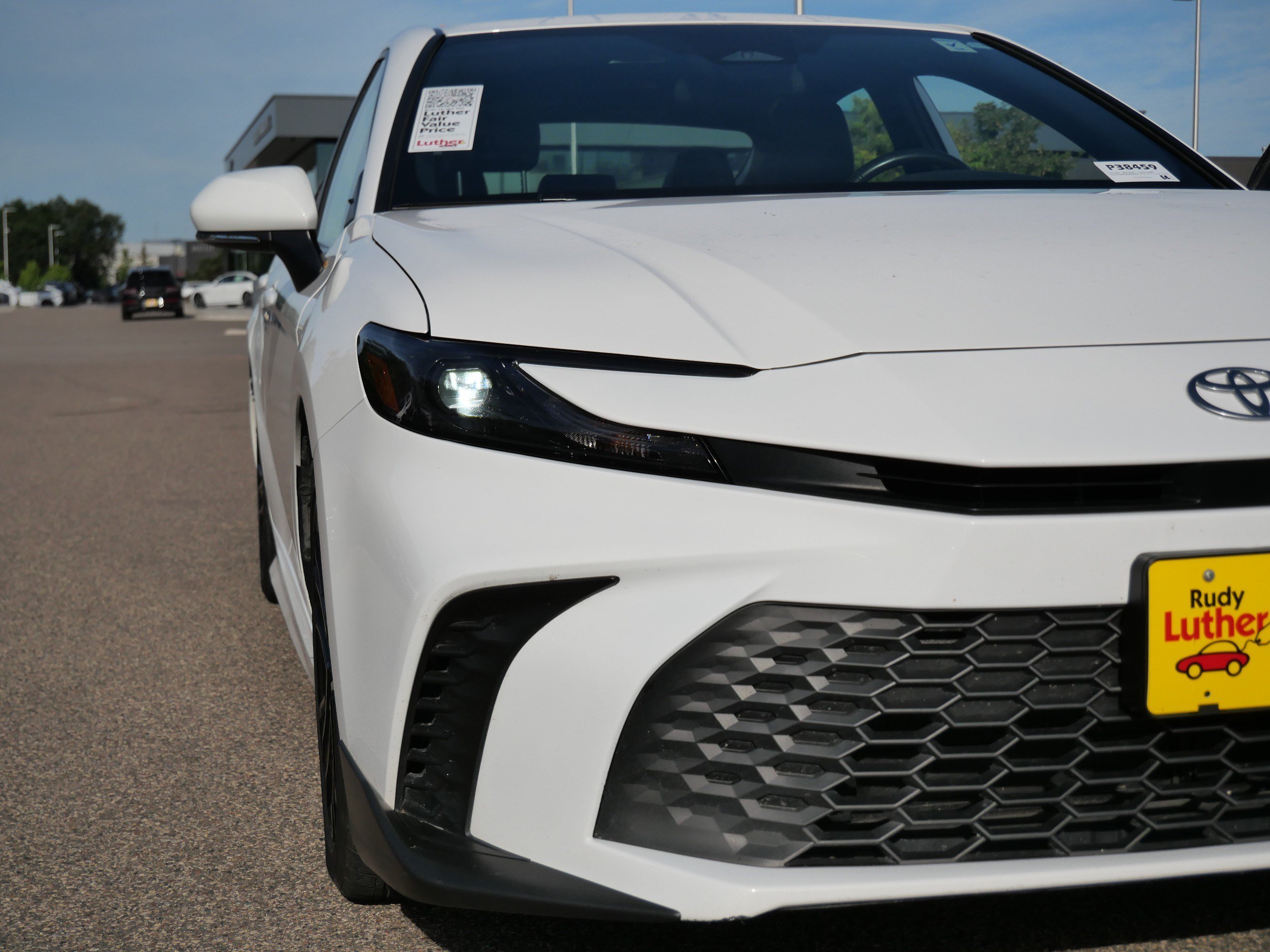 Used 2025 Ice Cap Toyota SE image 16
